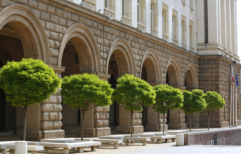 Българите в чужбина могат да подават заявления за български лични документи през интернет без КЕП