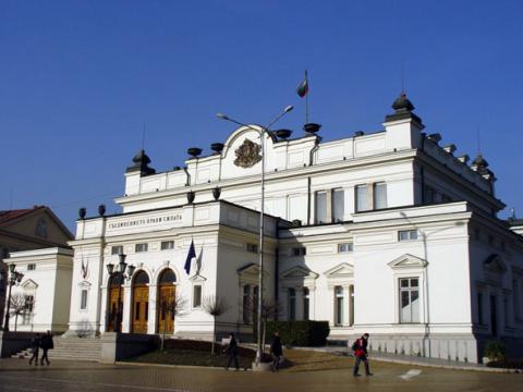 Глоба за работещите без трудов договор предвиждат промени в Кодекса на труда